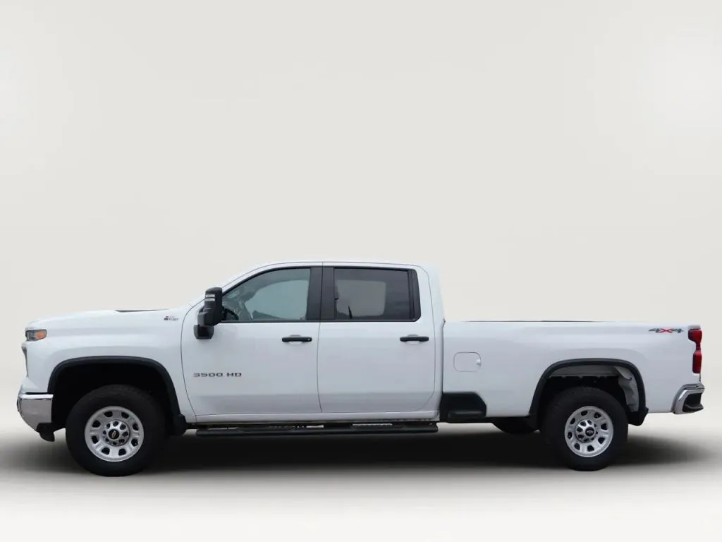 Chevrolet 3500HD photo 2