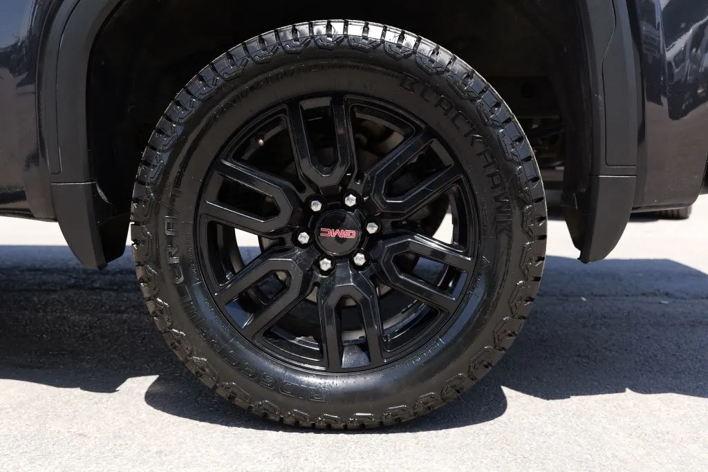 GMC Sierra photo 12