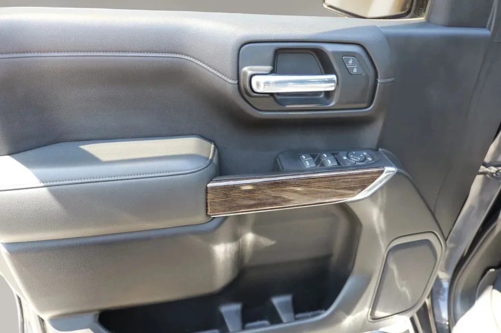 GMC Sierra photo 10