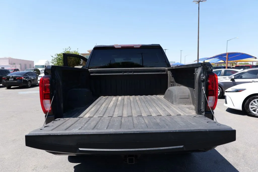 GMC Sierra photo 13