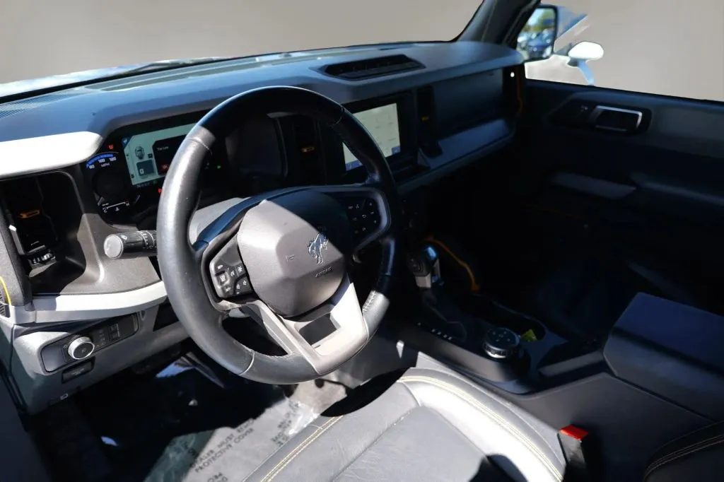 Ford Bronco photo 4
