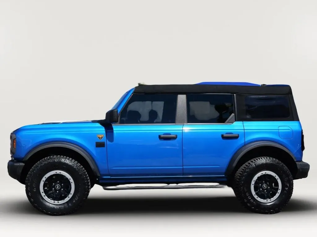 Ford Bronco photo 2