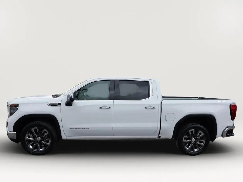 GMC Sierra photo 2