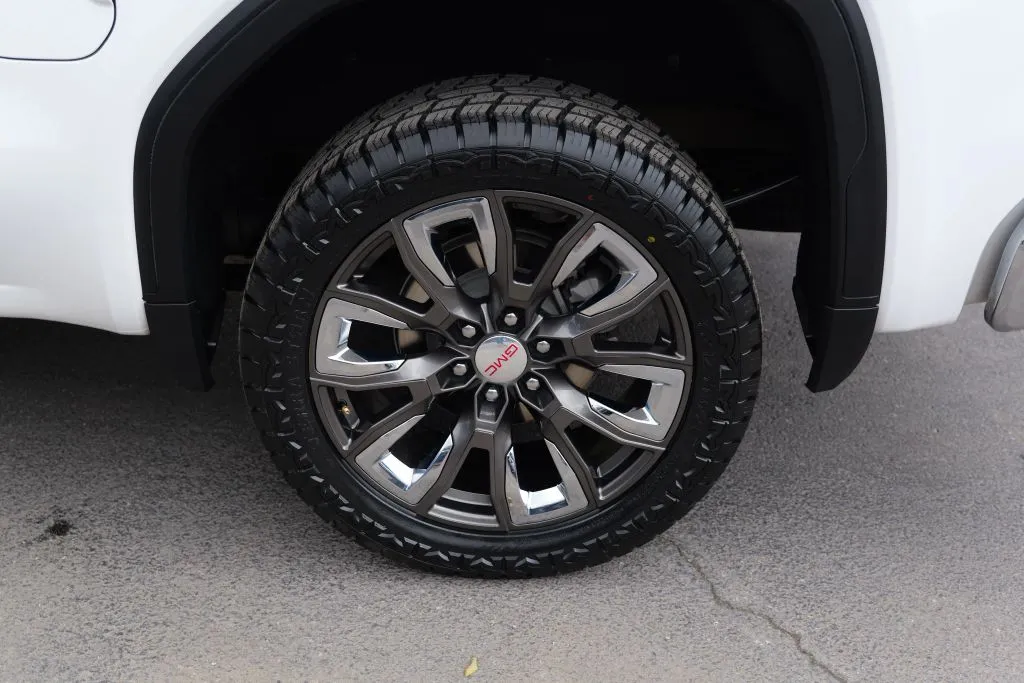 GMC Sierra photo 13