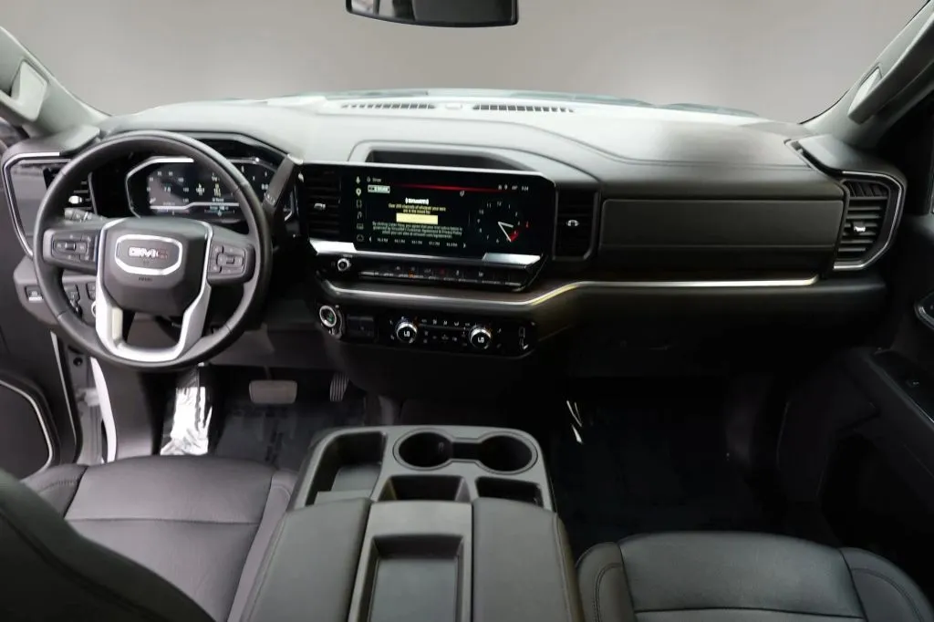 GMC Sierra photo 11