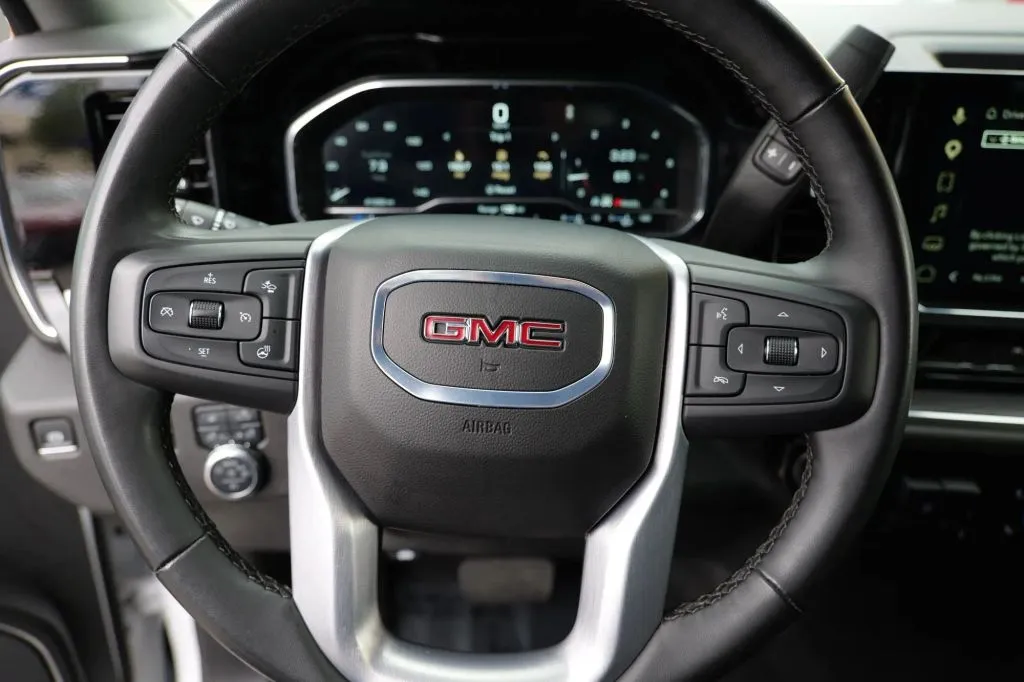 GMC Sierra photo 5