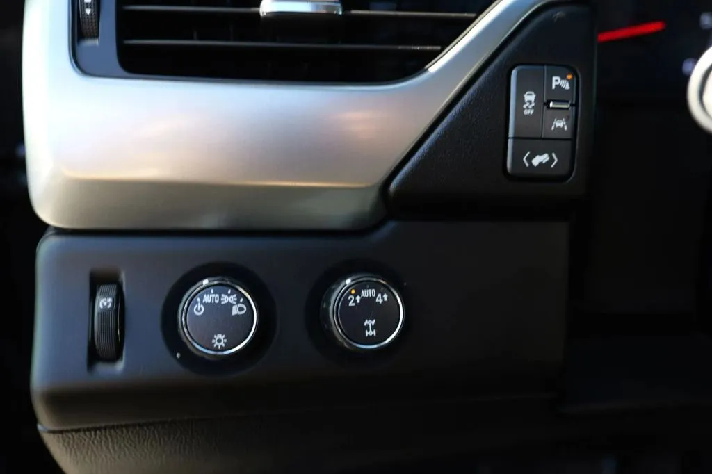 Chevrolet Tahoe photo 11