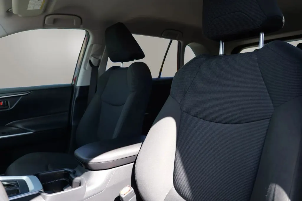 Toyota RAV4 photo 8