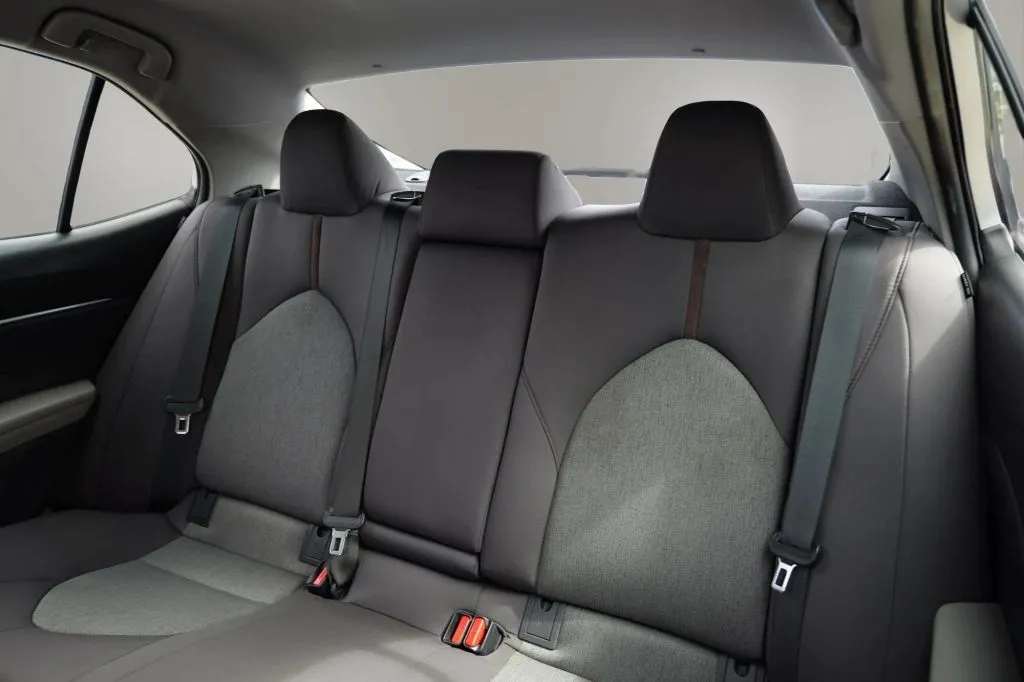 Toyota Camry photo 9