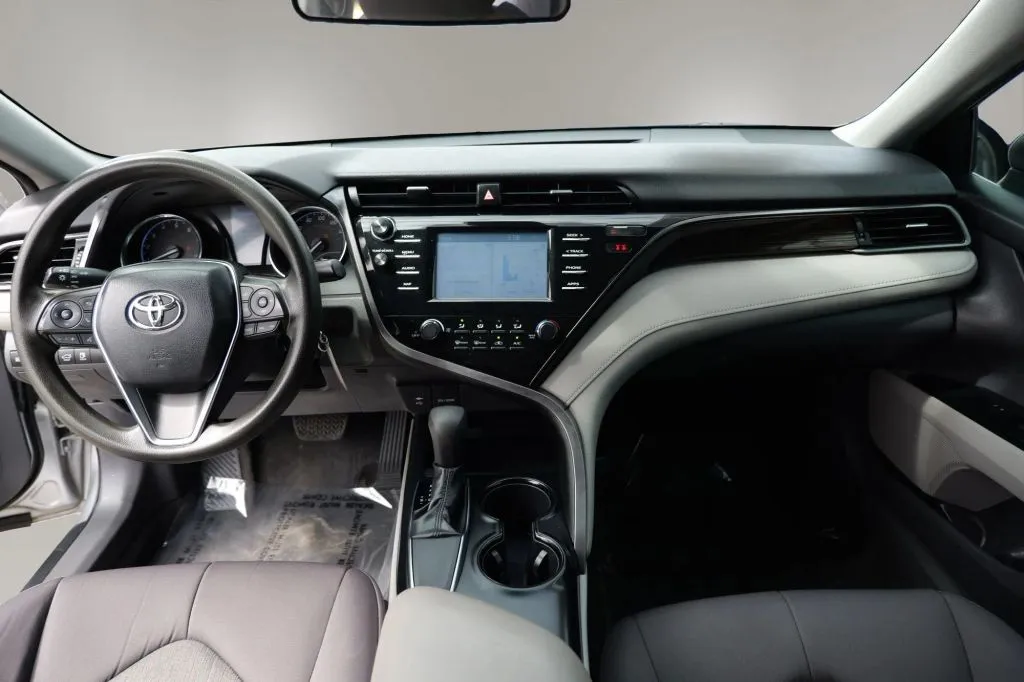 Toyota Camry photo 10