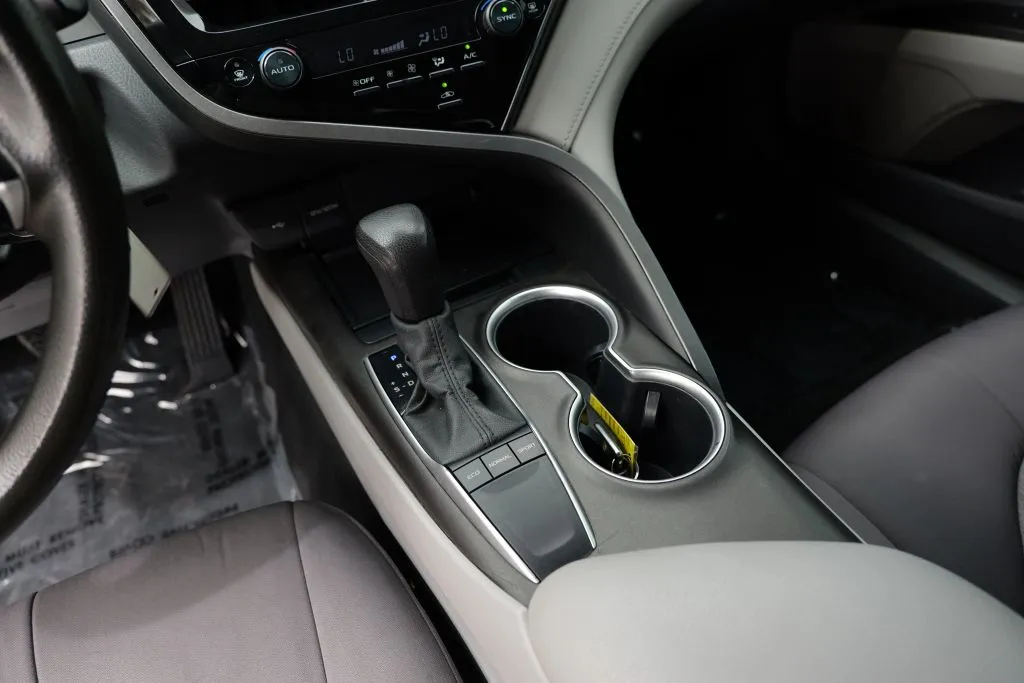 Toyota Camry photo 11