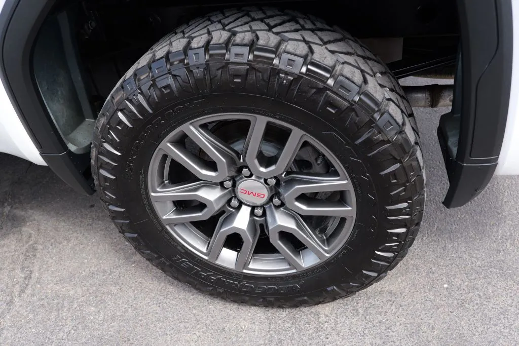 GMC Sierra photo 12