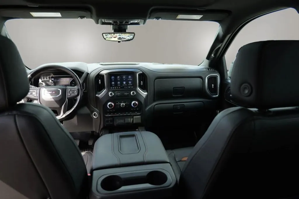 GMC Sierra photo 10