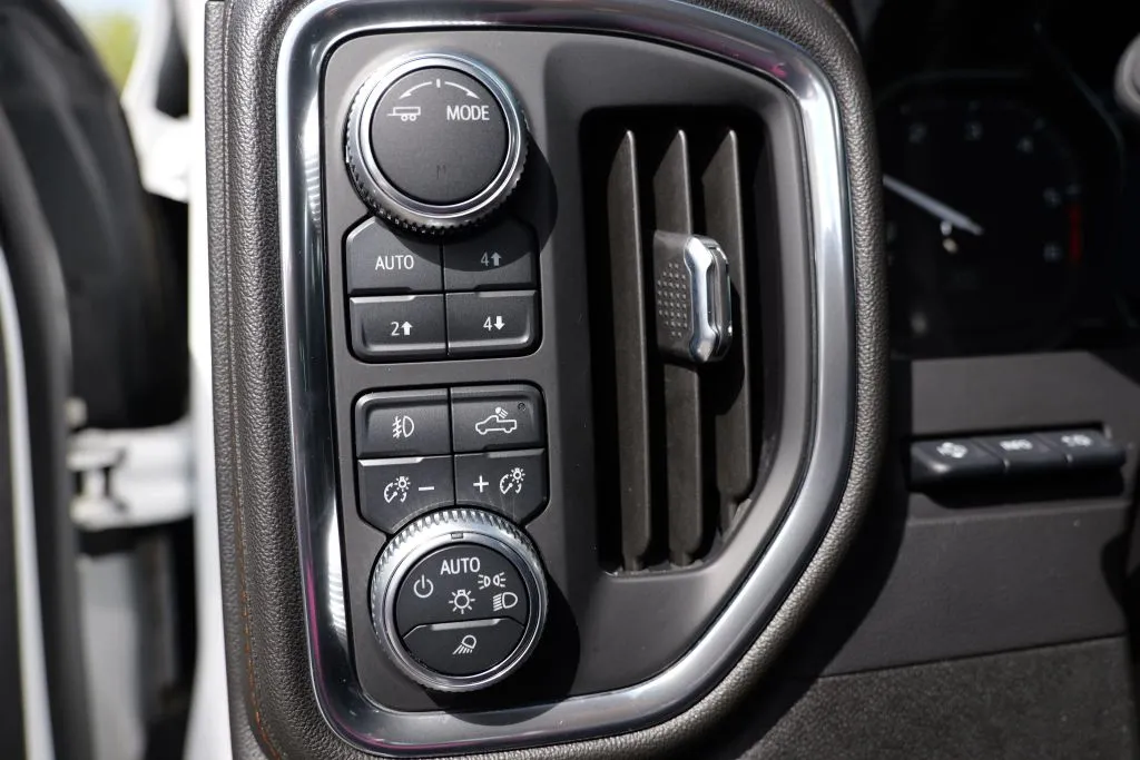 GMC Sierra photo 7