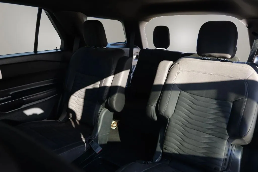 Ford Explorer photo 8