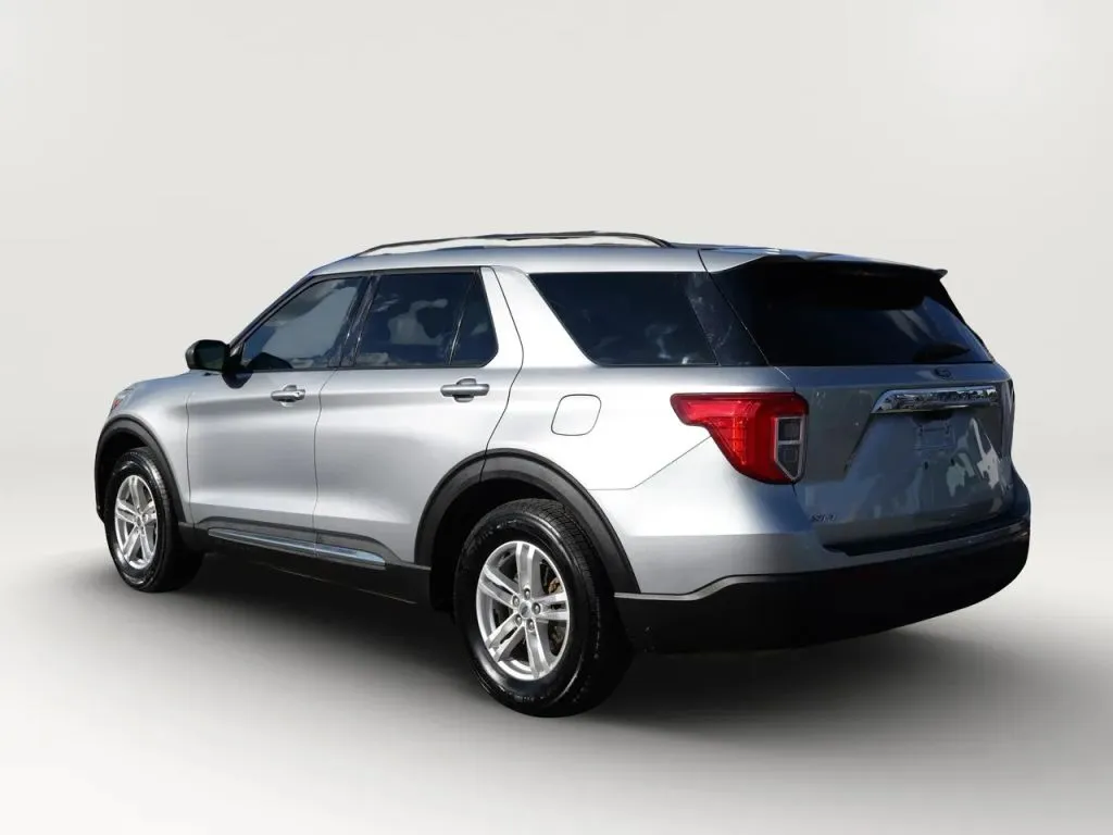 Ford Explorer photo 3