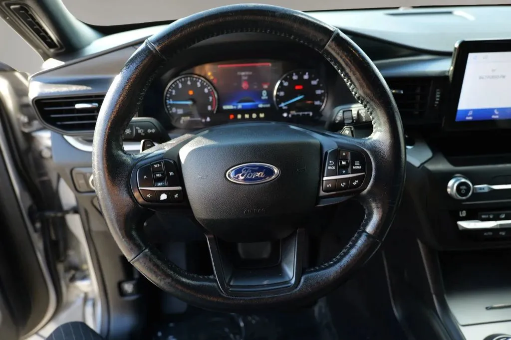 Ford Explorer photo 5
