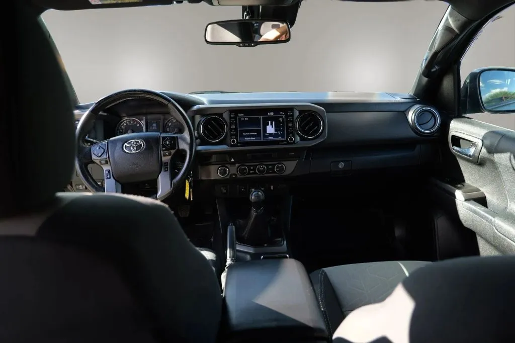 Toyota Tacoma photo 9