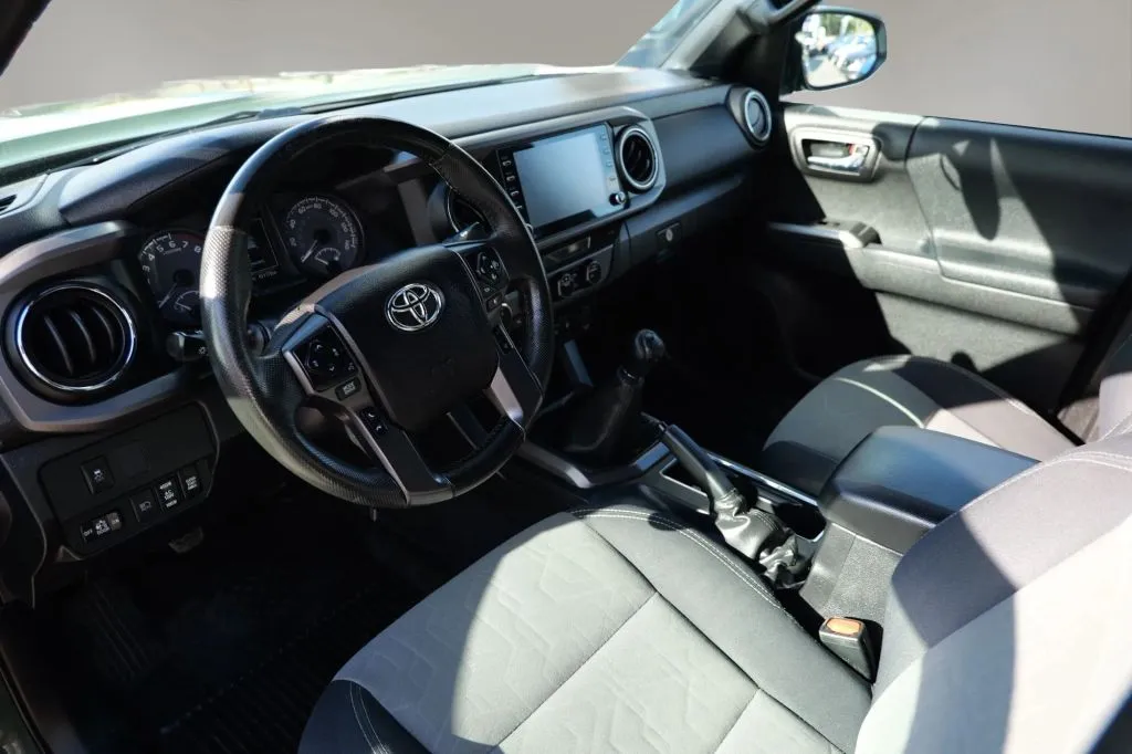 Toyota Tacoma photo 4