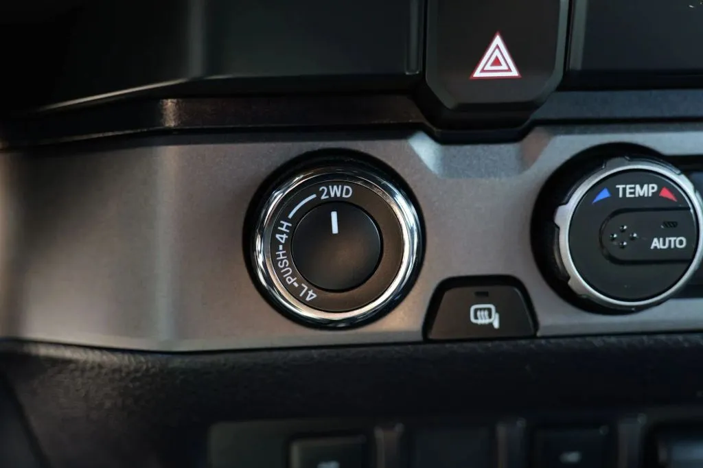 Toyota Tacoma photo 13