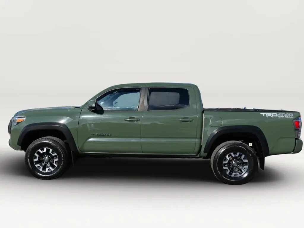 Toyota Tacoma photo 2