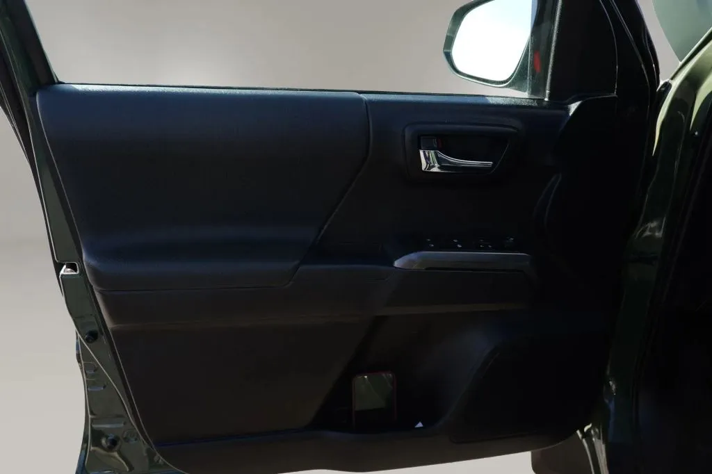 Toyota Tacoma photo 11