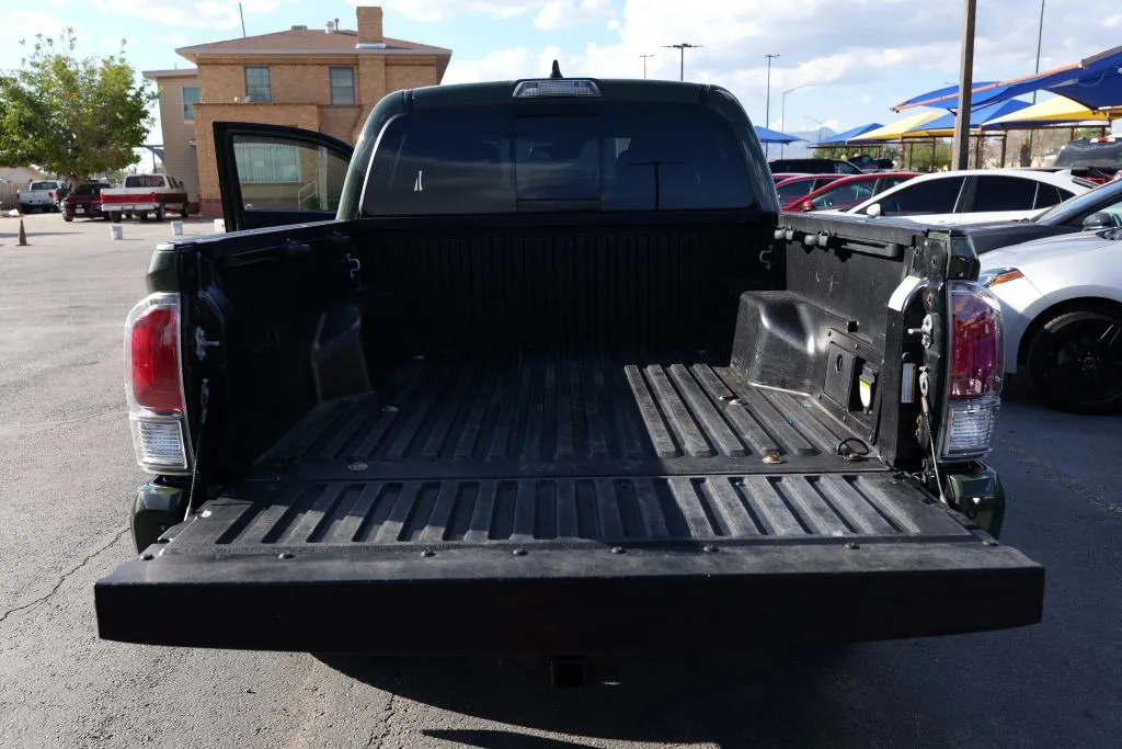 Toyota Tacoma photo 14