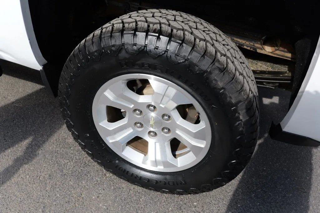Chevrolet Silverado photo 12