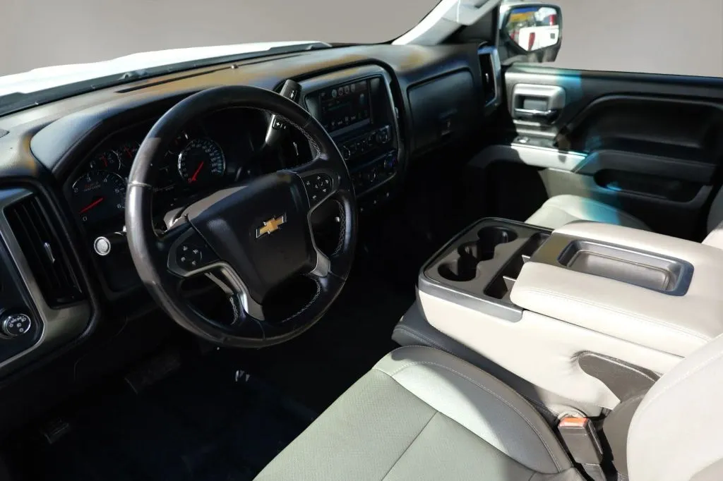 Chevrolet Silverado photo 4