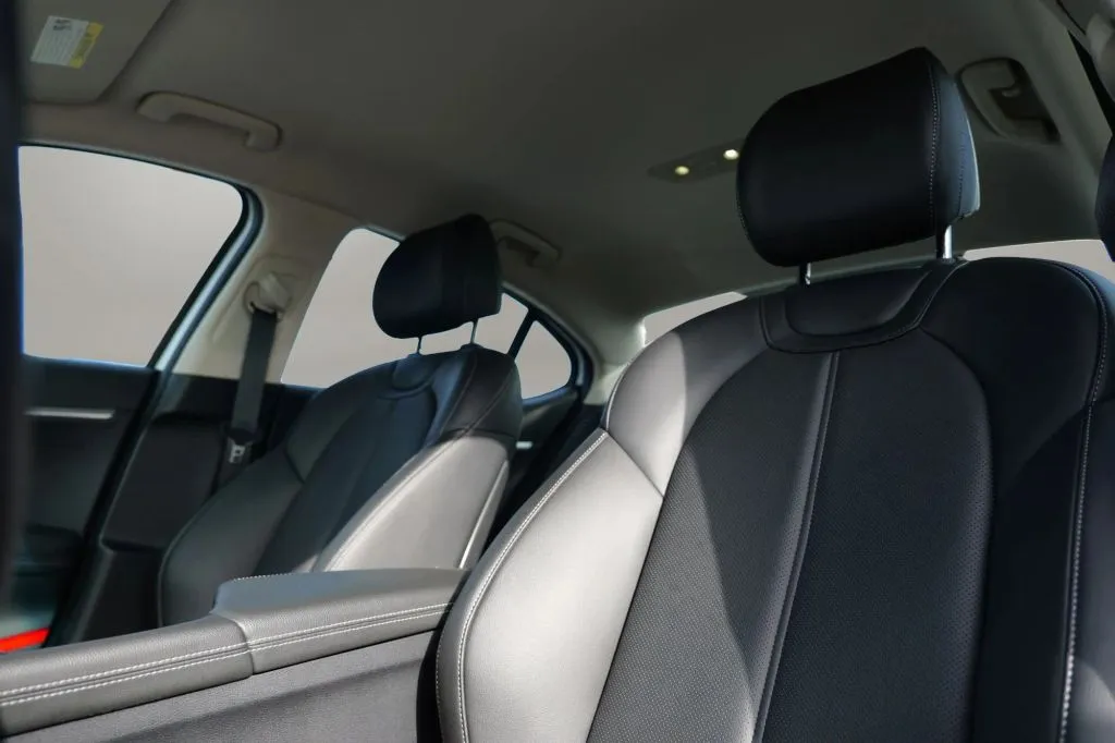 Genesis G70 photo 7