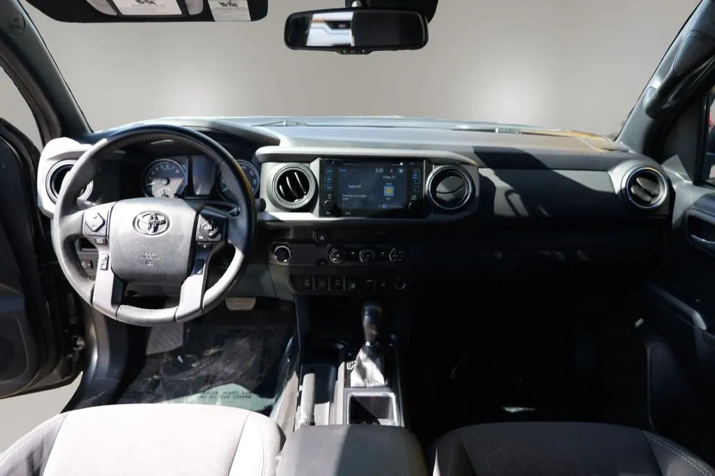 Toyota Tacoma photo 10