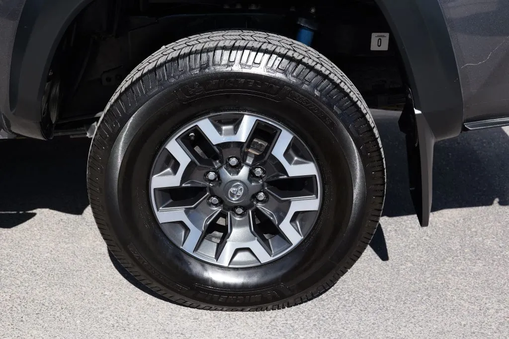 Toyota Tacoma photo 12