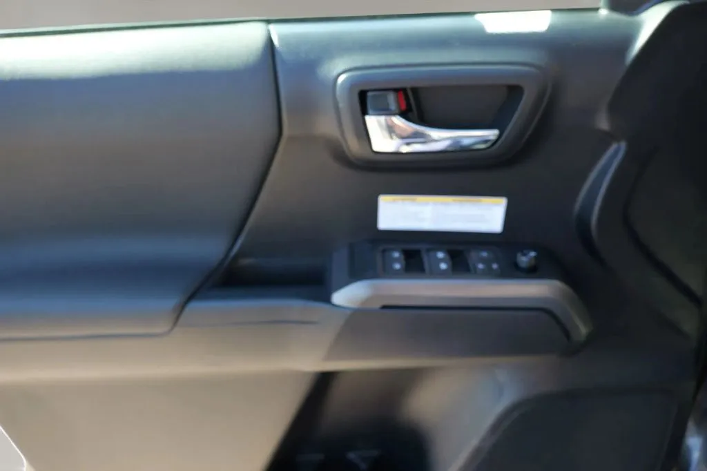 Toyota Tacoma photo 7