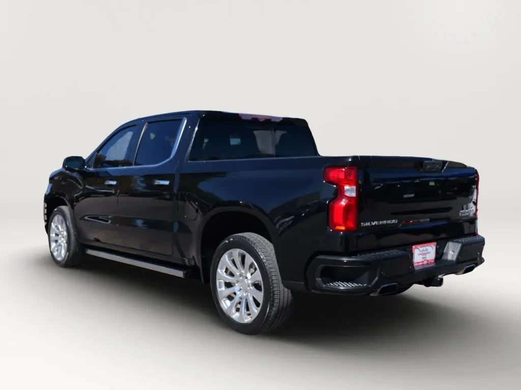 Chevrolet Silverado photo 3