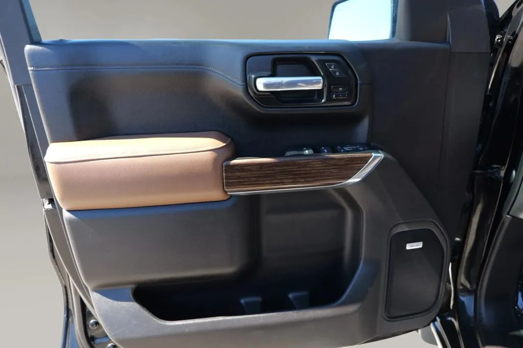 Chevrolet Silverado photo 11