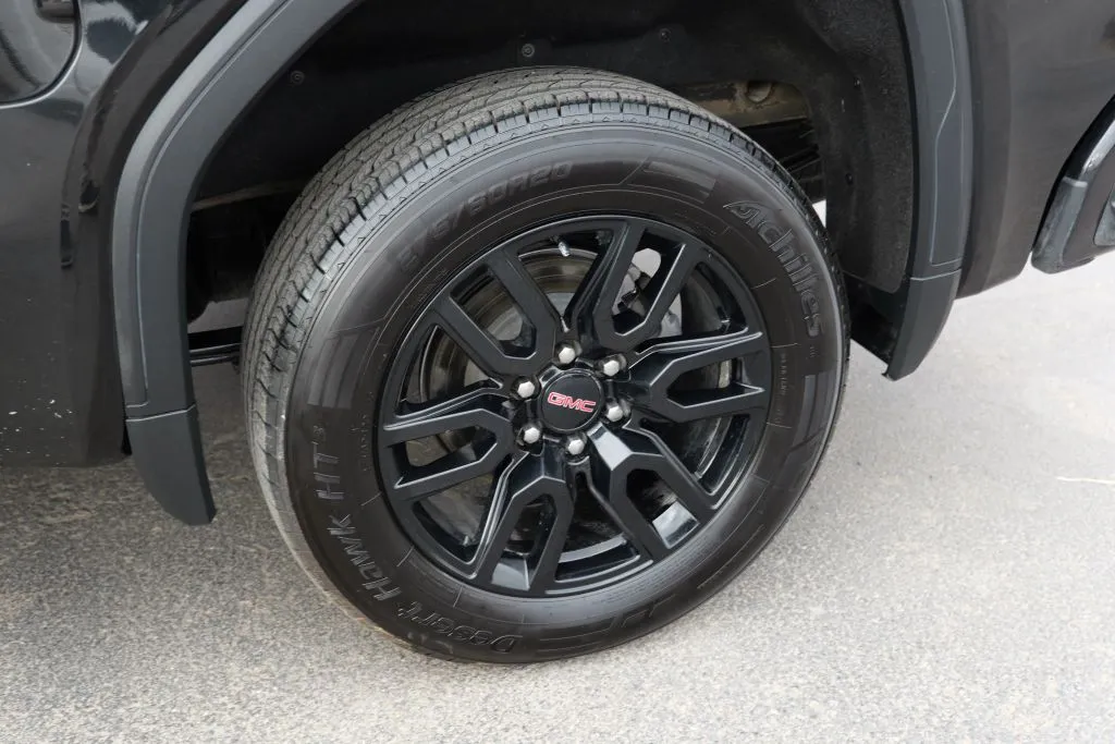 GMC Sierra photo 13