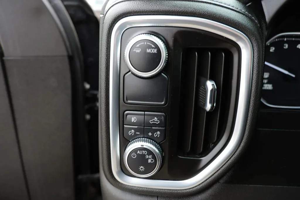 GMC Sierra photo 7