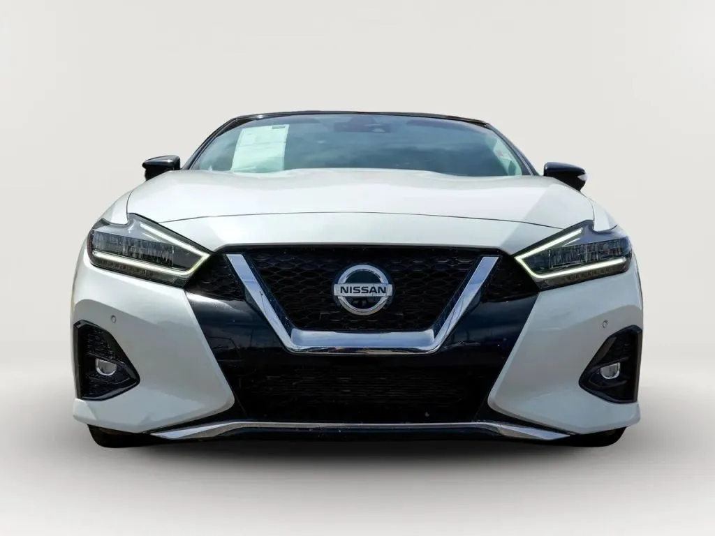 Nissan Maxima photo 2