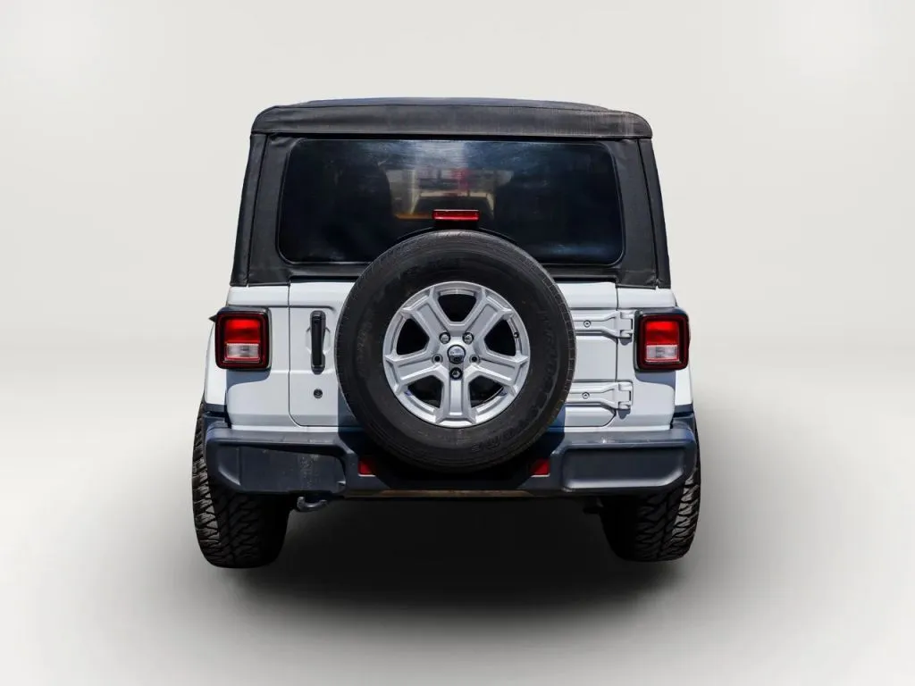 Jeep Wrangler photo 9