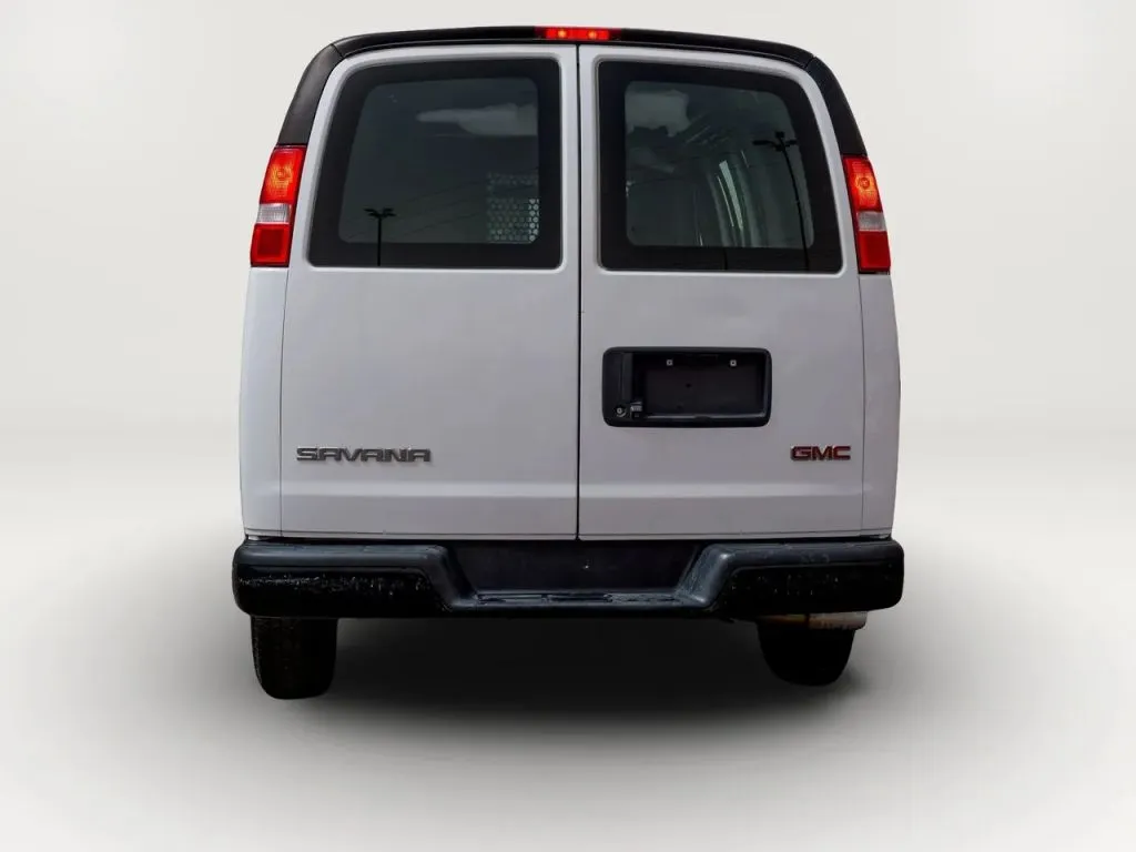 GMC Savana photo 8