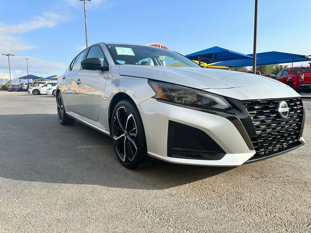 2023 Nissan Altima 2.5 SR Sedan 4D