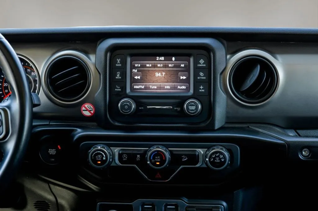 Jeep Wrangler photo 8