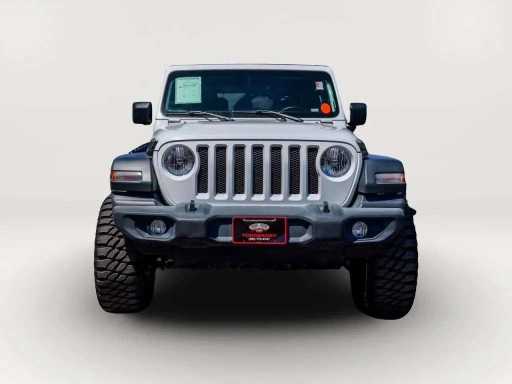 Jeep Wrangler photo 2