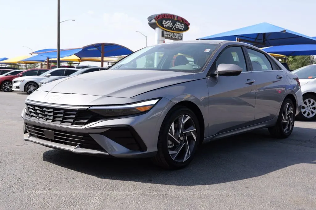 Intention Energy クアトロセルペンダント Used 2025 Hyundai Elantra SEL Convenience Sedan 4D for sale in El