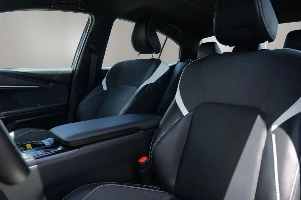 Toyota Camry photo 10