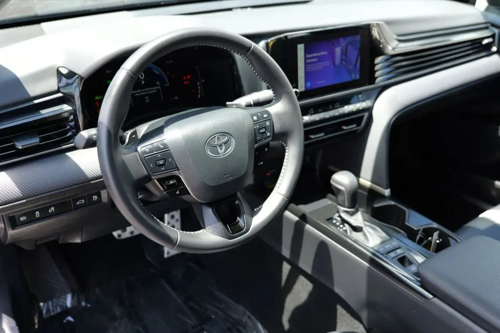 Toyota Camry photo 5