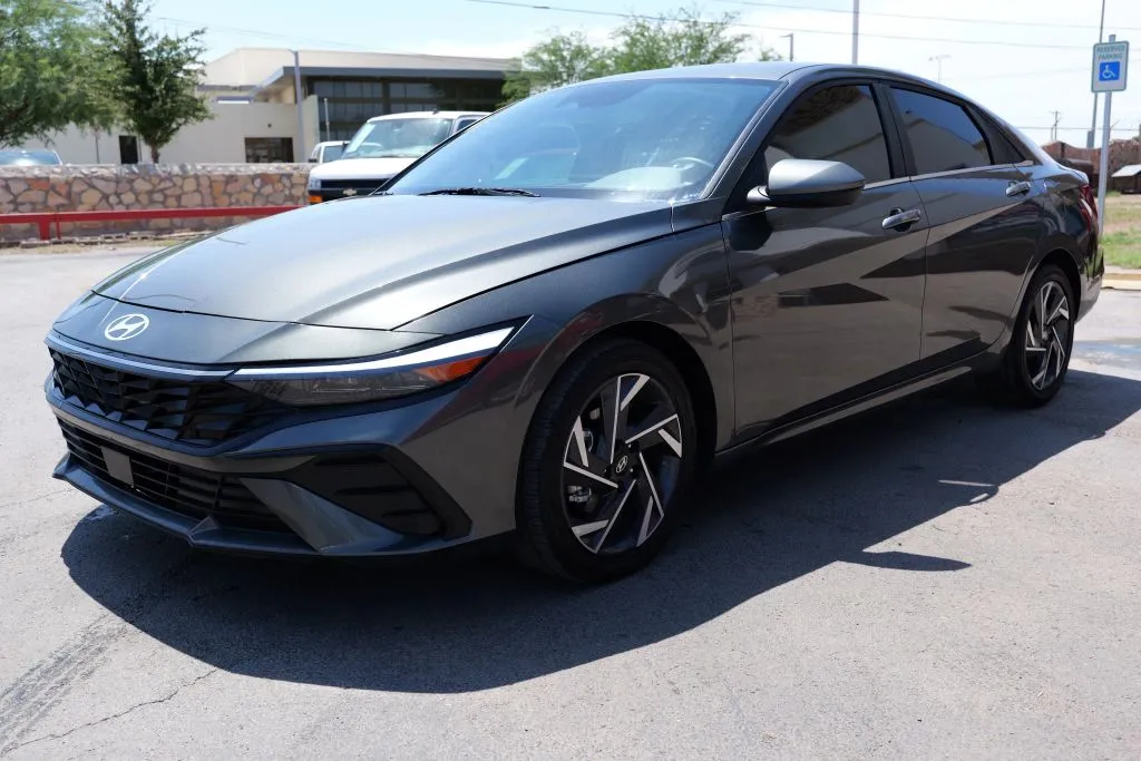 Gray 2025 Hyundai Elantra SEL Convenience Sedan 4D for sale in El Paso, TX