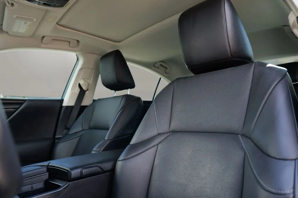 Lexus ES photo 8