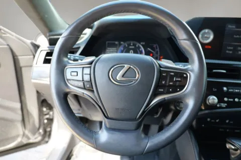More photos of 2022 Lexus ES 350 Sedan 4D at Torresdey Motors Alameda, TX