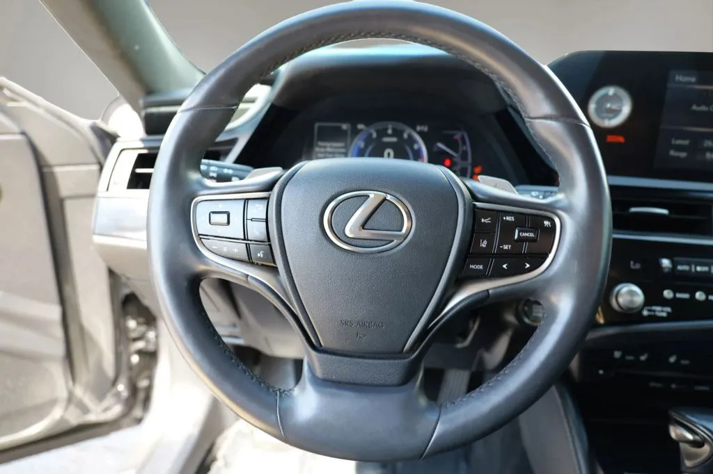 Lexus ES photo 5